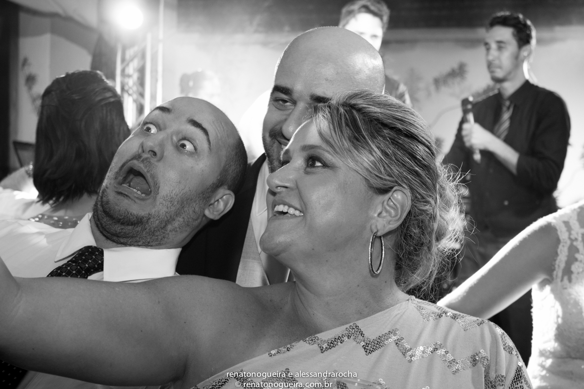 vestido de noiva, peças da noiva, noivo, noiva, espaço Joyeux sete lagoas, terno do noivo, sapato, bouquet, padrinhos, maquiagem da noiva, beijo, alianças, festa, dança dos noivos, musica, bolo de noivos, docinhos, arranjos, co