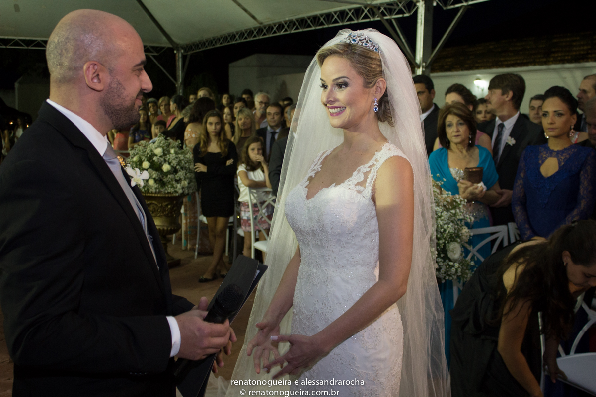 vestido de noiva, peças da noiva, noivo, noiva, espaço Joyeux sete lagoas, terno do noivo, sapato, bouquet, padrinhos, maquiagem da noiva, beijo, alianças, festa, dança dos noivos, musica, bolo de noivos, docinhos, arranjos, co