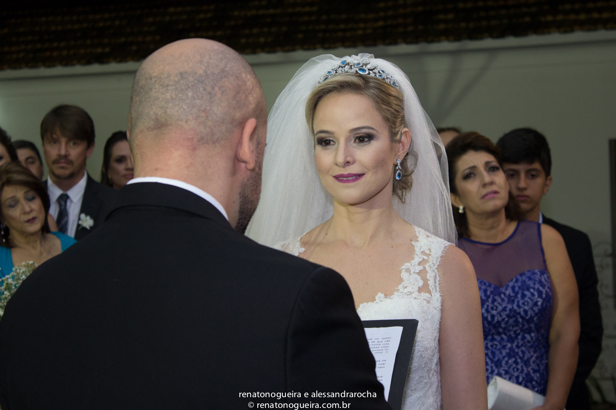 vestido de noiva, peças da noiva, noivo, noiva, espaço Joyeux sete lagoas, terno do noivo, sapato, bouquet, padrinhos, maquiagem da noiva, beijo, alianças, festa, dança dos noivos, musica, bolo de noivos, docinhos, arranjos, co