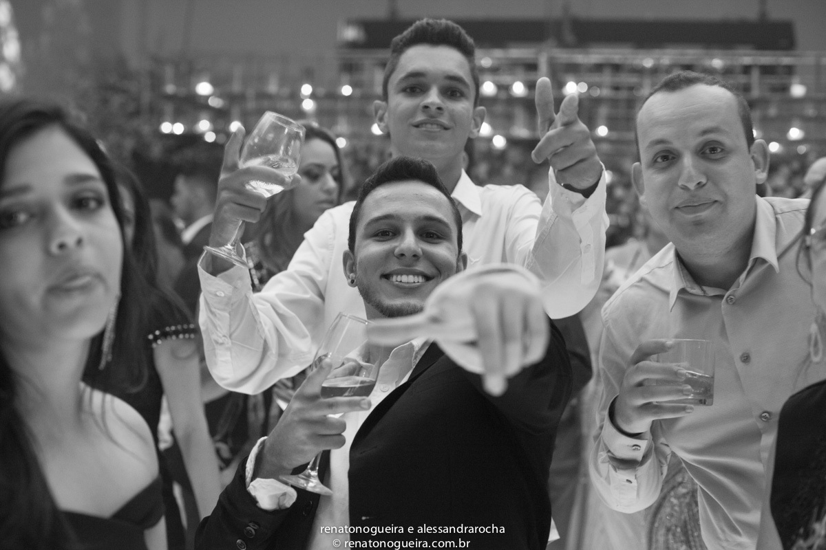 amigos curtindo a festa