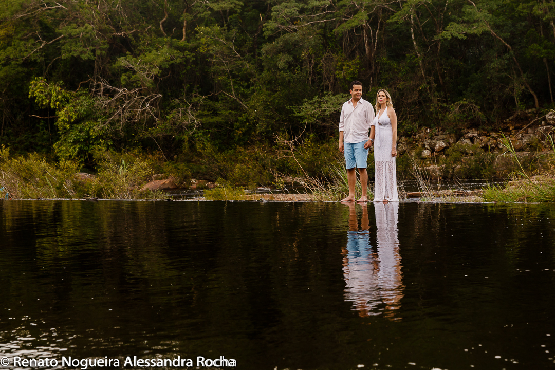 noivos no espelho d'agua na serra do cipó