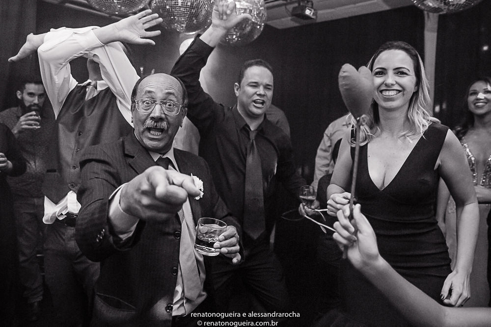 amigo da noiva muito alegre