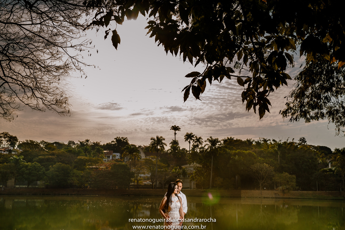 noivos fotografados na lagoa da Noivos sendo fotografados na lagoa da Pampulha
