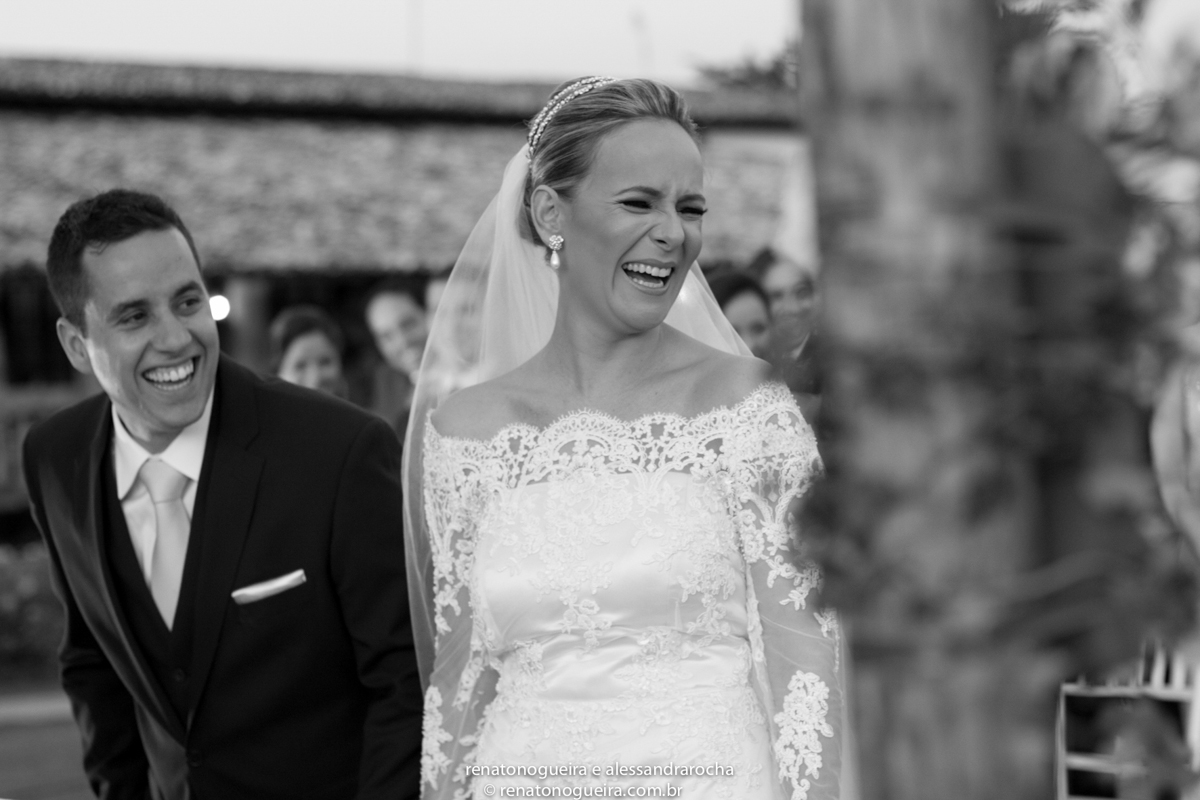 Noivos super felizes no casamento no Solar do Engenho