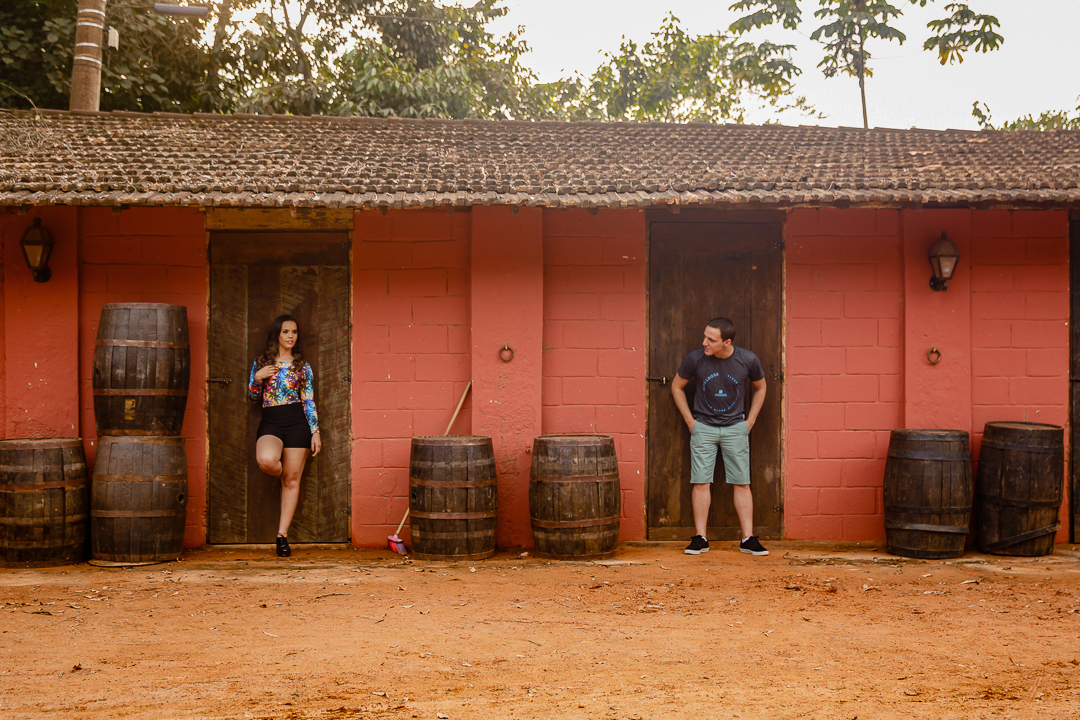 noivo olhando a noiva