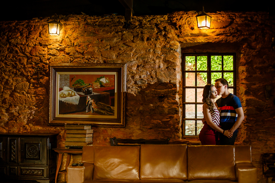 noivos fazendo carinho