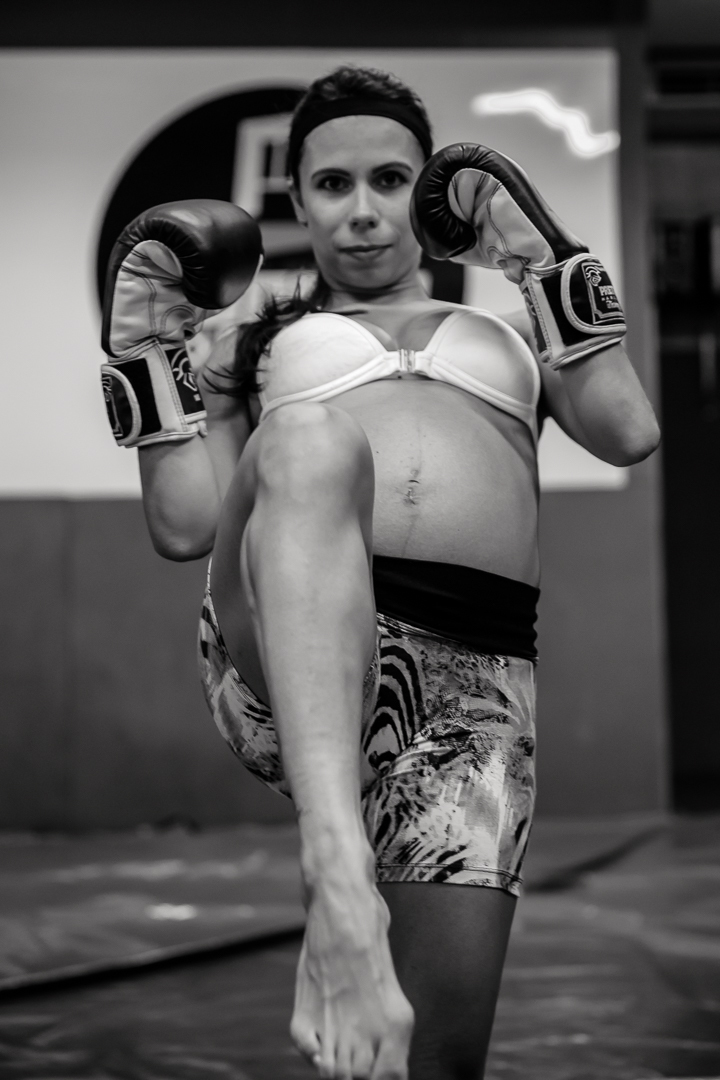 gestante treinando muay thai