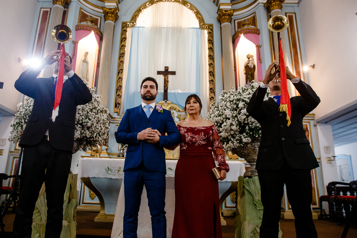 noivo esperando a entrada da noiva - Matriz de santo Antonio