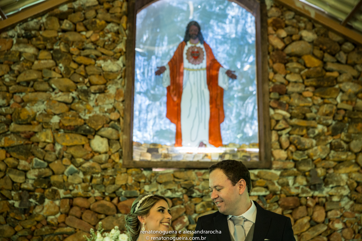 noivos sob a benção de Deus