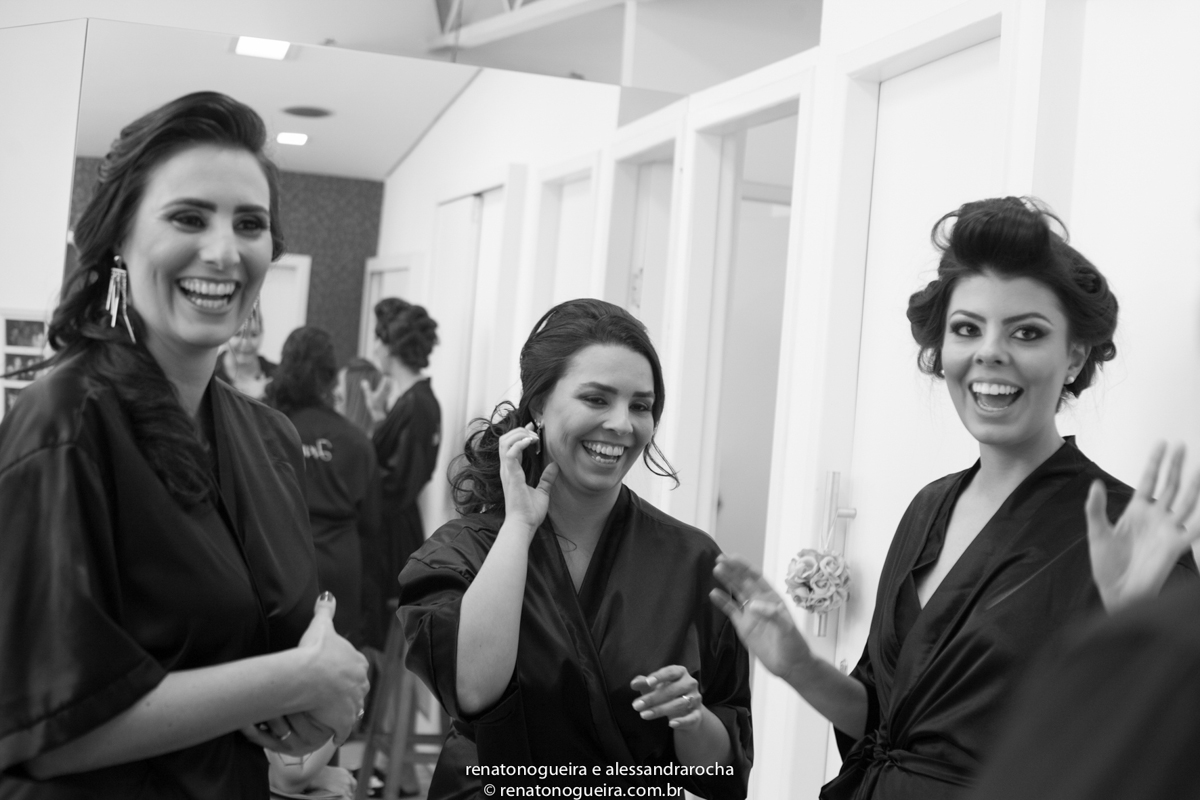 making of noiva, noiva, amiga, roupão, bouquet, brinco,.