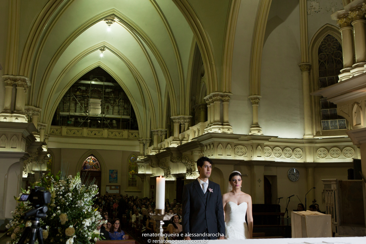 bouquet, igreja, Basílica de Lourdes, noiva, noivo, terno, vestido de noiva, convidados.