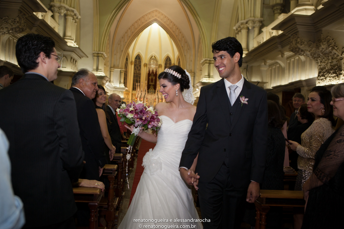 vestido de noiva, terno, flor na lapela, bouquet, igreja, basilica, casamenro bh.