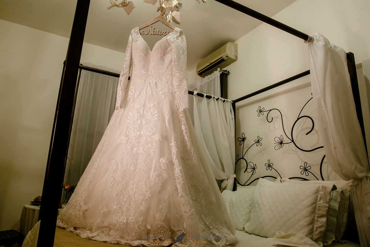 foto do vestido da noiva no salão Evans