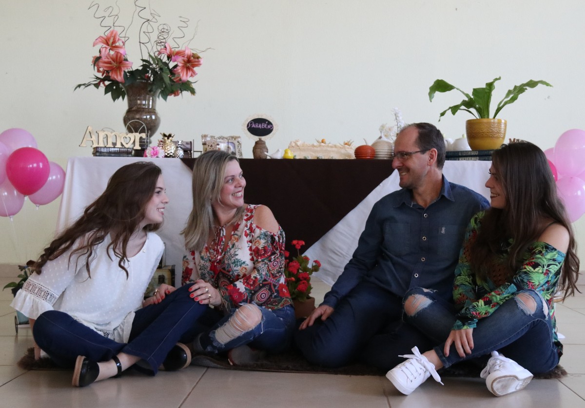 Como é maravilhoso comemorar cada dia da história vivida nessa vida! Família feliz por comemorar juntos, com saúde os 70 anos da Matriarca da família!

Filhos, noras, genro e netos são gratos por essa vida preciosa!