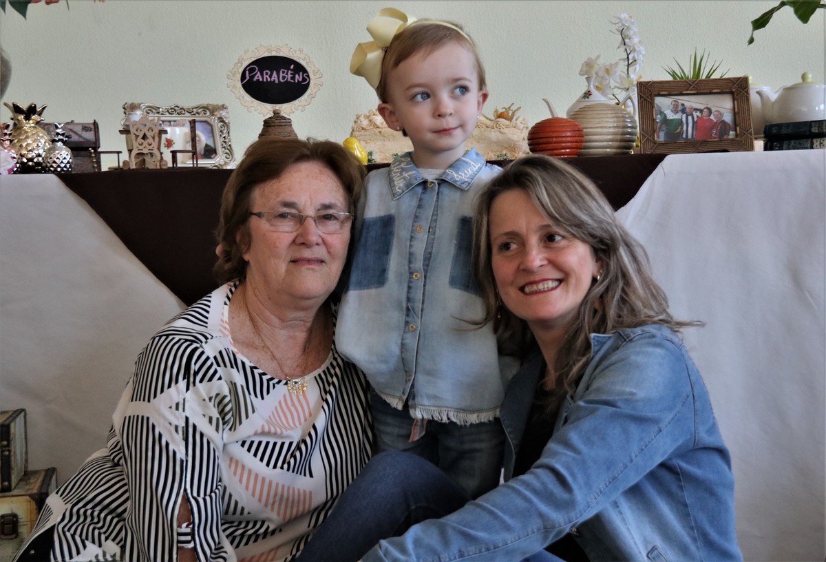 Como é maravilhoso comemorar cada dia da história vivida nessa vida! Família feliz por comemorar juntos, com saúde os 70 anos da Matriarca da família!

Filhos, noras, genro e netos são gratos por essa vida preciosa!
