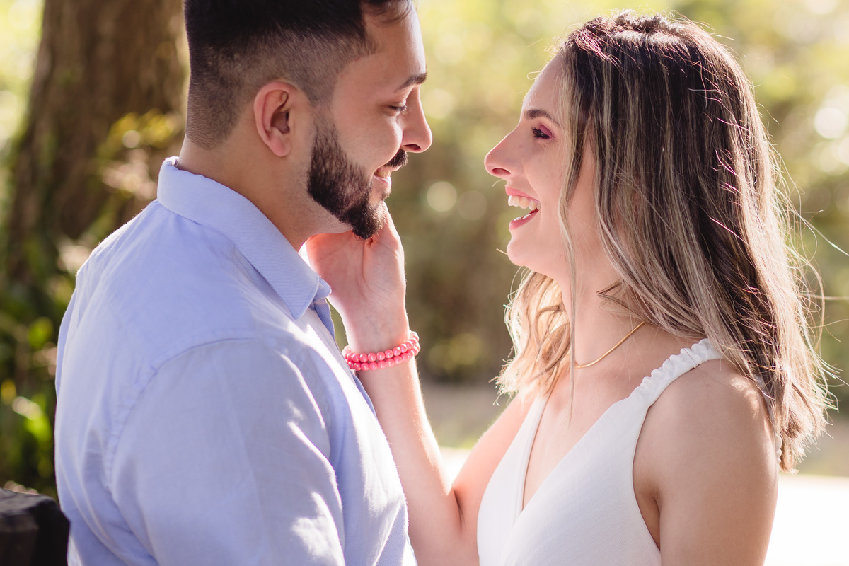 ensaio de casal, dia, noite, luzes, rustico, pelotas, satolep, fotógrafo de casamento, fotógrafo de ensaios, ensaio no campo, fazenda dos avós, diurno, noturno, casamento, ensaio externo, sol, chuva, lua, ensaio lâmpadas, lago, grama, casamento no campo
