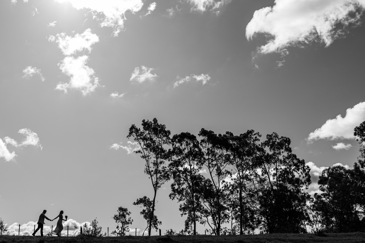 ensaio de casal, dia, noite, luzes, rustico, pelotas, satolep, fotógrafo de casamento, fotógrafo de ensaios, ensaio no campo, fazenda dos avós, diurno, noturno, casamento, ensaio externo, sol, chuva, lua, ensaio lâmpadas, lago, grama, casamento no campo