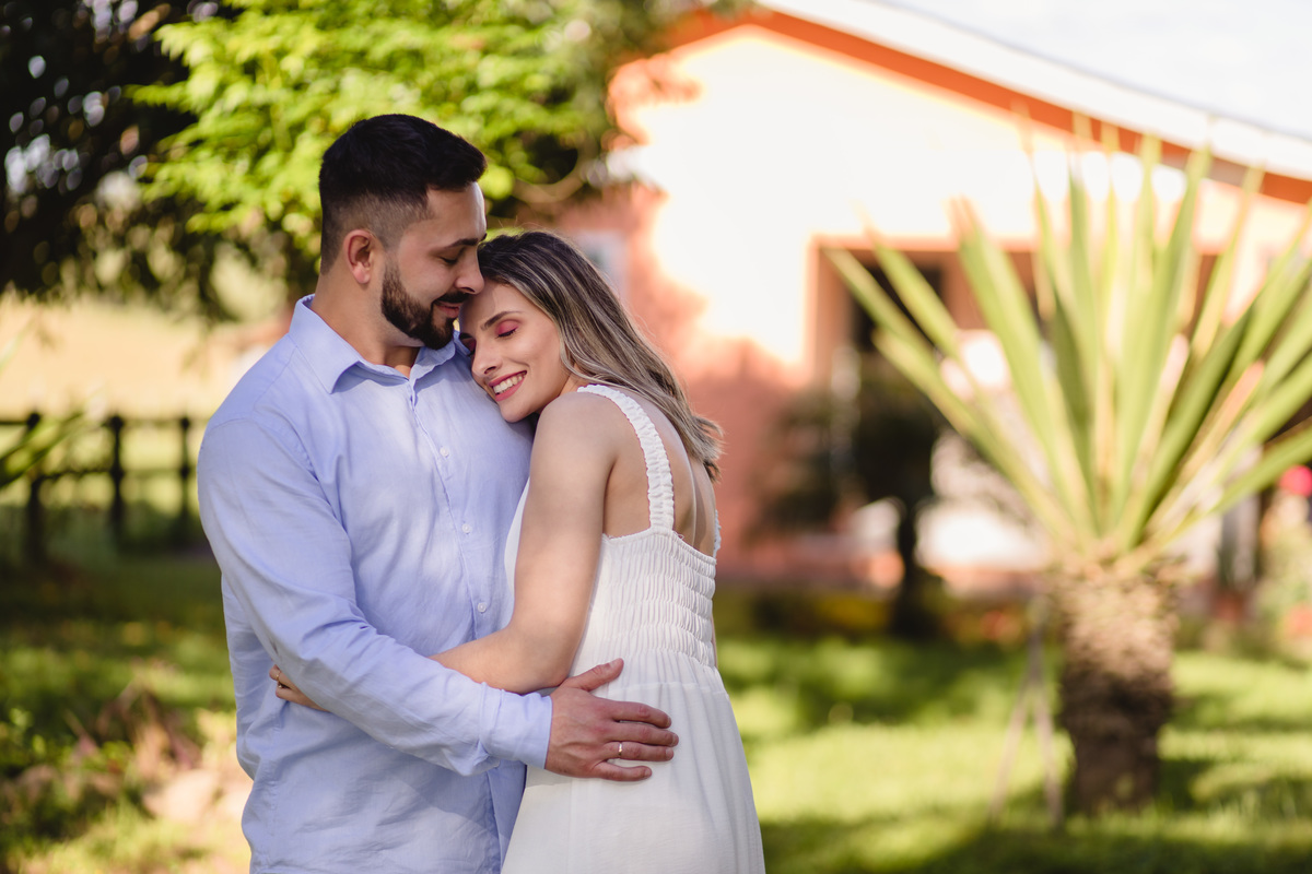 ensaio de casal, dia, noite, luzes, rustico, pelotas, satolep, fotógrafo de casamento, fotógrafo de ensaios, ensaio no campo, fazenda dos avós, diurno, noturno, casamento, ensaio externo, sol, chuva, lua, ensaio lâmpadas, lago, grama, casamento no campo