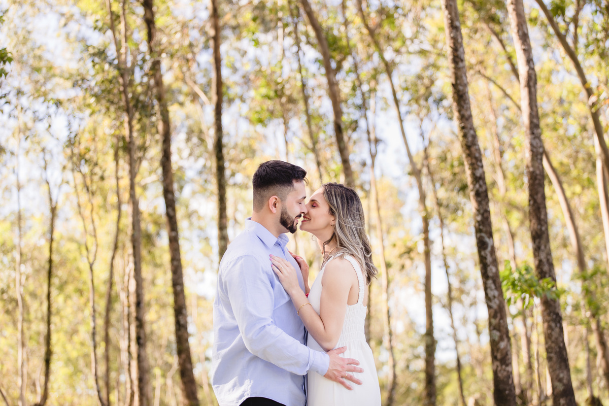 ensaio de casal, dia, noite, luzes, rustico, pelotas, satolep, fotógrafo de casamento, fotógrafo de ensaios, ensaio no campo, fazenda dos avós, diurno, noturno, casamento, ensaio externo, sol, chuva, lua, ensaio lâmpadas, lago, grama, casamento no campo