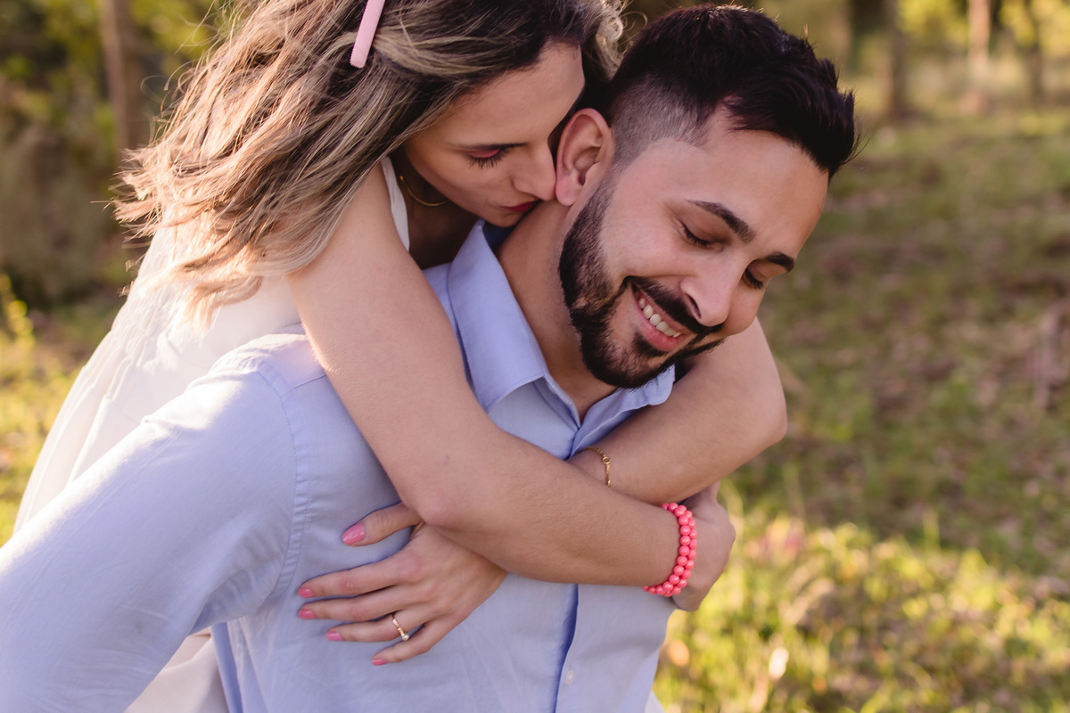 ensaio de casal, dia, noite, luzes, rustico, pelotas, satolep, fotógrafo de casamento, fotógrafo de ensaios, ensaio no campo, fazenda dos avós, diurno, noturno, casamento, ensaio externo, sol, chuva, lua, ensaio lâmpadas, lago, grama, casamento no campo