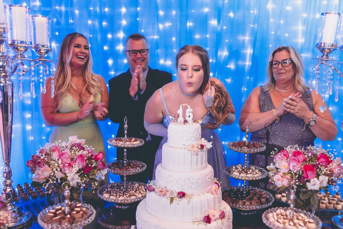 fotografo pelotas, fabiano rosa, ensaio  15 anos, xv anos, dunas clube, estúdio fotografico, moda, vestido 15 anos, festa 15 , ensaio street, blogueira,, influencer, debutante, festa, evento, make, maquiagem, festa, xv anos pelotas, satolep, vestido azul
