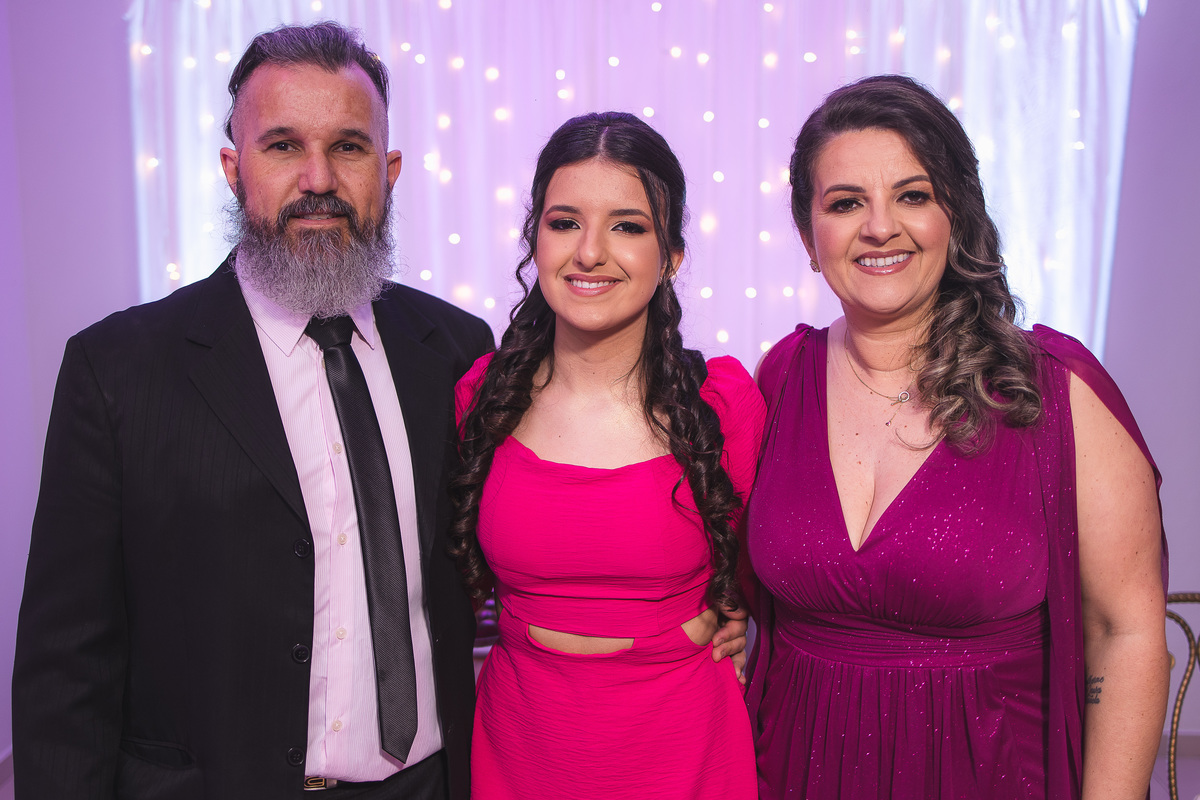 fotografo pelotas, fabiano rosa, festa  15 anos, xv anos, Salão Bamboo, estúdio fotografico, moda, vestido 15 anos, festa 15 , influencer, debutante, festa, evento, make, maquiagem, xv anos pelotas, making , vestido rosa, bordo, decoração 15 anos, pista