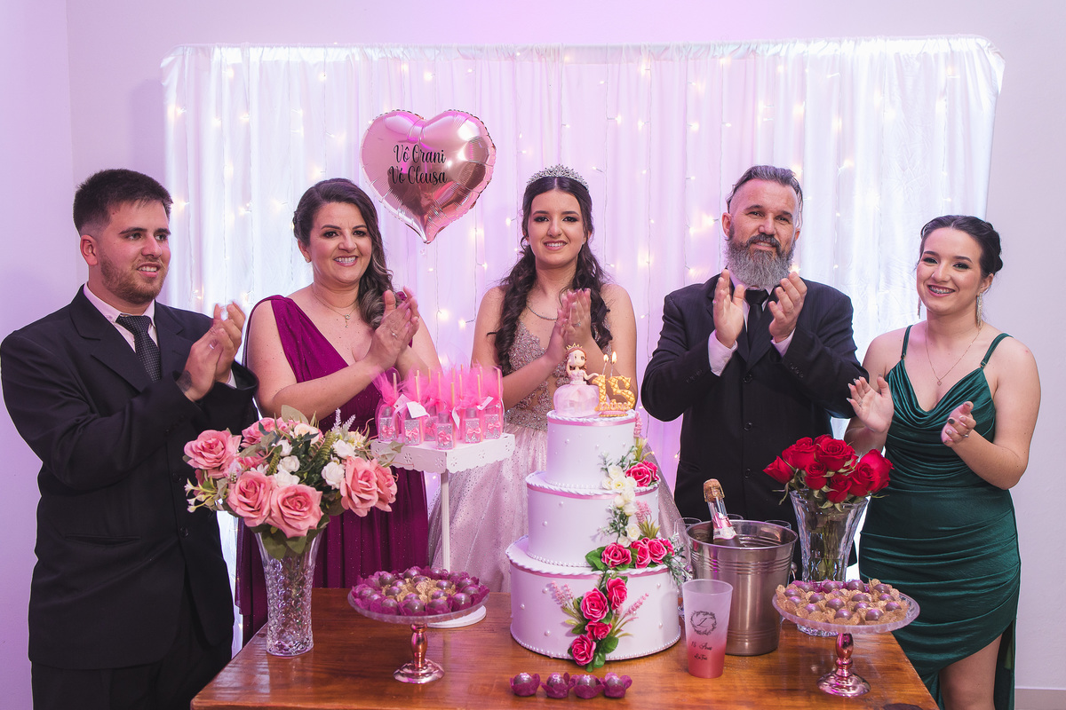 fotografo pelotas, fabiano rosa, festa  15 anos, xv anos, Salão Bamboo, estúdio fotografico, moda, vestido 15 anos, festa 15 , influencer, debutante, festa, evento, make, maquiagem, xv anos pelotas, making , vestido rosa, bordo, decoração 15 anos, pista