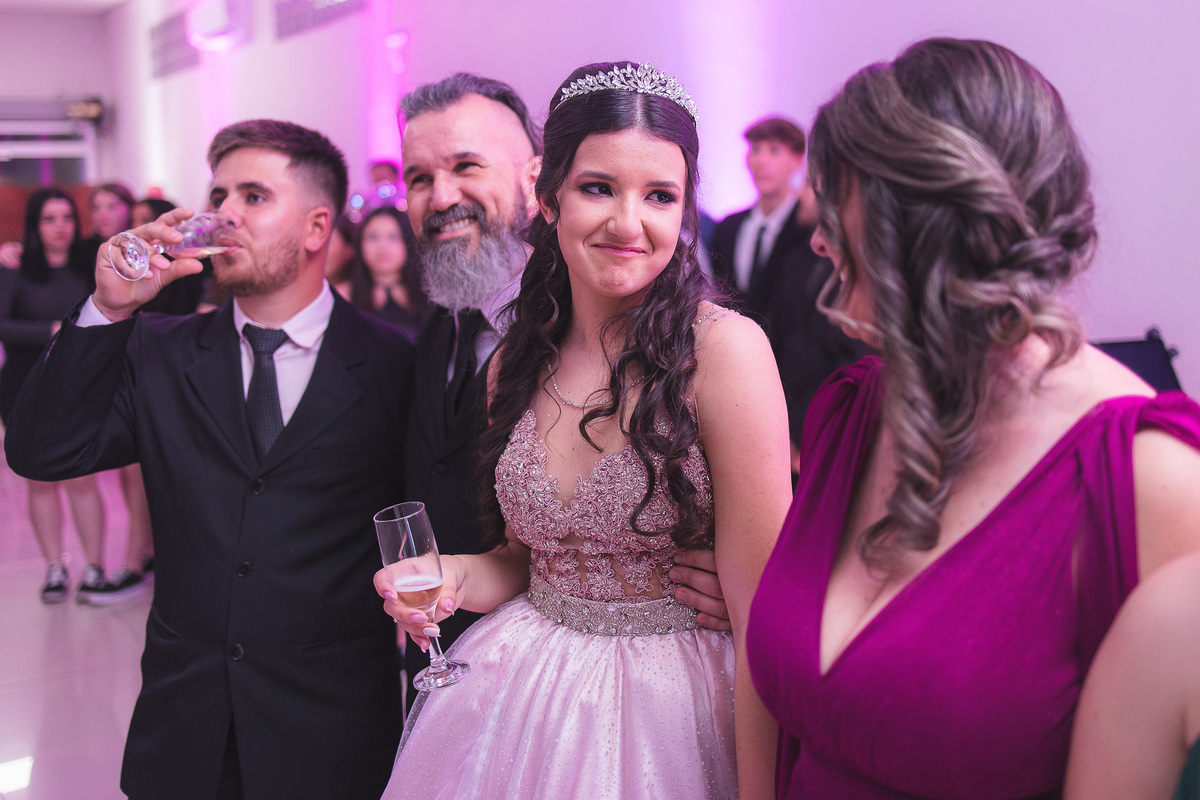 fotografo pelotas, fabiano rosa, festa  15 anos, xv anos, Salão Bamboo, estúdio fotografico, moda, vestido 15 anos, festa 15 , influencer, debutante, festa, evento, make, maquiagem, xv anos pelotas, making , vestido rosa, bordo, decoração 15 anos, pista