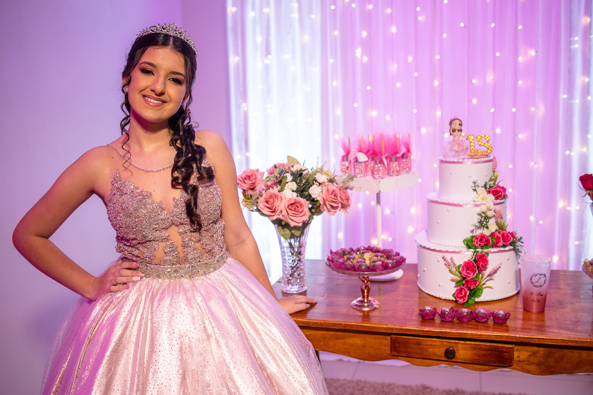 fotografo pelotas, fabiano rosa, festa  15 anos, xv anos, Salão Bamboo, estúdio fotografico, moda, vestido 15 anos, festa 15 , influencer, debutante, festa, evento, make, maquiagem, xv anos pelotas, making , vestido rosa, bordo, decoração 15 anos, pista