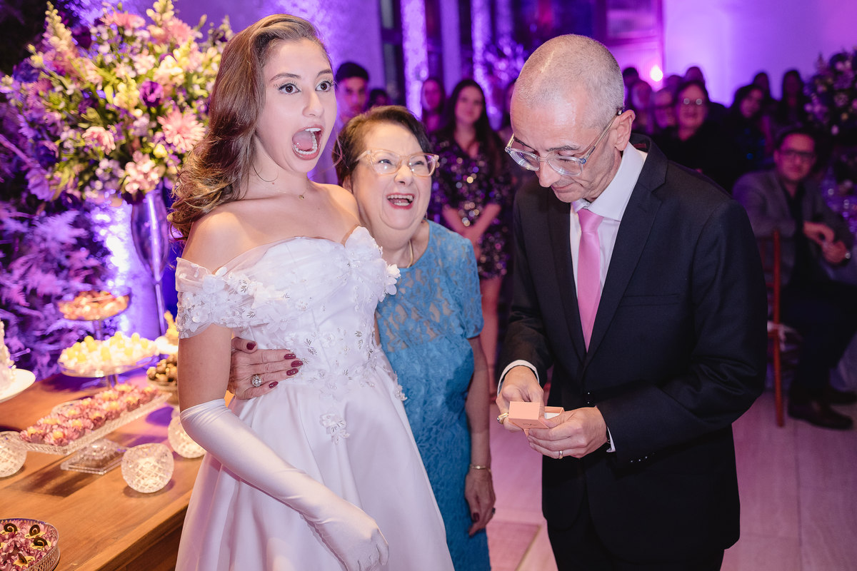 fotografo pelotas, fabiano rosa, ensaio  15 anos, xv anos, Parque Tênis Clube, estúdio fotografico, moda, vestido 15 anos, festa 15 ,decoração, influencer, debutante, festa luxo, evento, make, maquiagem, festa, xv anos pelotas, making , vestido branco