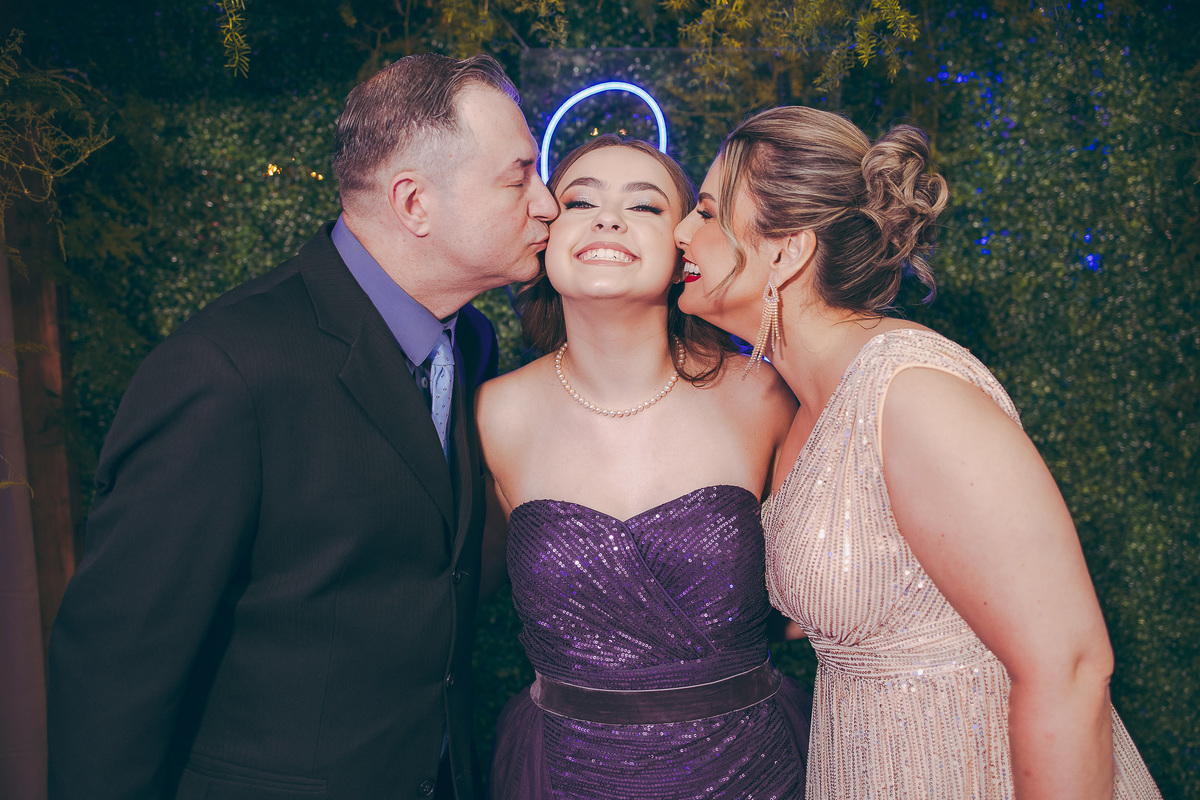 fotografo pelotas, fabiano rosa, festa  15 anos, xv anos, Sant Helena, estúdio fotografico, moda, vestido 15 anos, festa 15 , ensaio street, blogueira, debutante, festa, evento, make, maquiagem, festa, xv anos pelotas, making , vestido vinho, bordo