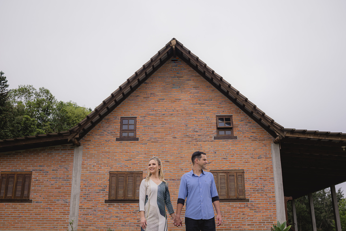 ensaio de casal, dia, noite, luzes, rustico, pelotas, satolep, fotógrafo de casamento, fotógrafo de ensaios, ensaio no campo, chacara fiss, diurno, noturno, casamento, ensaio externo, sol, chuva, lua, ensaio lâmpadas, lago, grama, casamento no campo