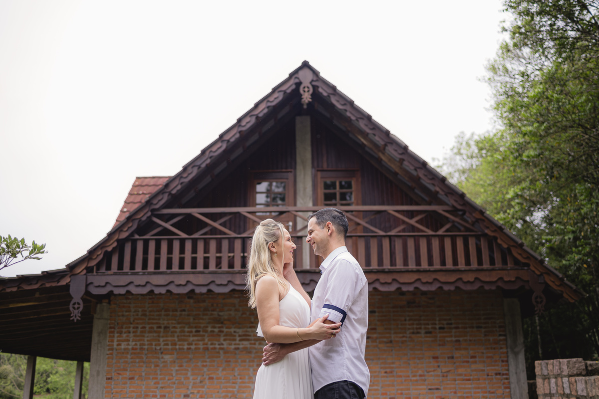 ensaio de casal, dia, noite, luzes, rustico, pelotas, satolep, fotógrafo de casamento, fotógrafo de ensaios, ensaio no campo, chacara fiss, diurno, noturno, casamento, ensaio externo, sol, chuva, lua, ensaio lâmpadas, lago, grama, casamento no campo
