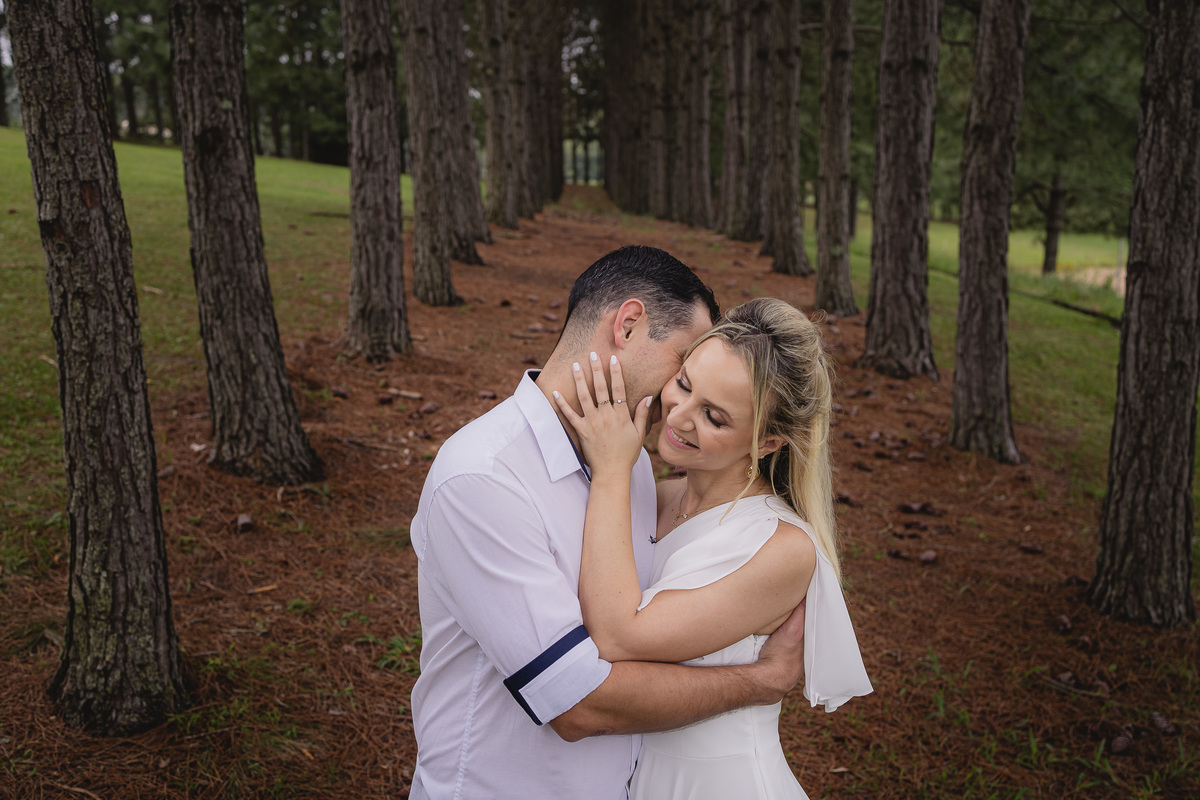 ensaio de casal, dia, noite, luzes, rustico, pelotas, satolep, fotógrafo de casamento, fotógrafo de ensaios, ensaio no campo, chacara fiss, diurno, noturno, casamento, ensaio externo, sol, chuva, lua, ensaio lâmpadas, lago, grama, casamento no campo