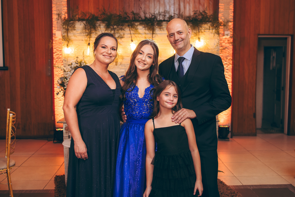 fotografo pelotas, fabiano rosa, festa  15 anos, xv anos, Espaço Eventos, estúdio fotografico, moda, vestido 15 anos, festa 15 , ensaio street, blogueira, debutante, festa, evento, make, maquiagem, festa, xv anos pelotas, making , vestido azul, dourado