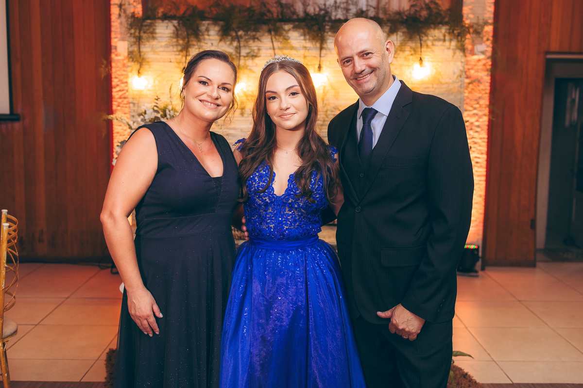 fotografo pelotas, fabiano rosa, festa  15 anos, xv anos, Espaço Eventos, estúdio fotografico, moda, vestido 15 anos, festa 15 , ensaio street, blogueira, debutante, festa, evento, make, maquiagem, festa, xv anos pelotas, making , vestido azul, dourado