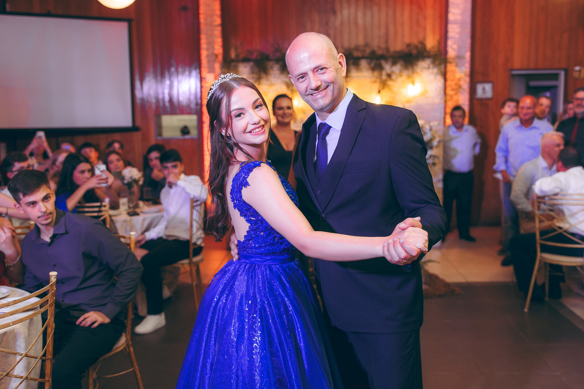 fotografo pelotas, fabiano rosa, festa  15 anos, xv anos, Espaço Eventos, estúdio fotografico, moda, vestido 15 anos, festa 15 , ensaio street, blogueira, debutante, festa, evento, make, maquiagem, festa, xv anos pelotas, making , vestido azul, dourado