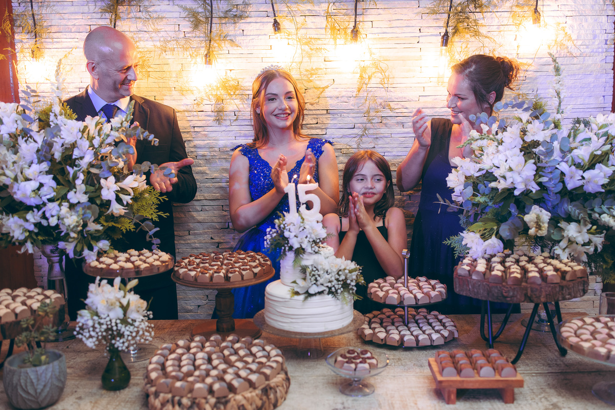 fotografo pelotas, fabiano rosa, festa  15 anos, xv anos, Espaço Eventos, estúdio fotografico, moda, vestido 15 anos, festa 15 , ensaio street, blogueira, debutante, festa, evento, make, maquiagem, festa, xv anos pelotas, making , vestido azul, dourado