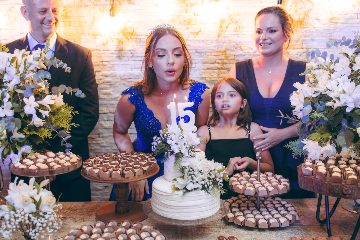 fotografo pelotas, fabiano rosa, festa  15 anos, xv anos, Espaço Eventos, estúdio fotografico, moda, vestido 15 anos, festa 15 , ensaio street, blogueira, debutante, festa, evento, make, maquiagem, festa, xv anos pelotas, making , vestido azul, dourado