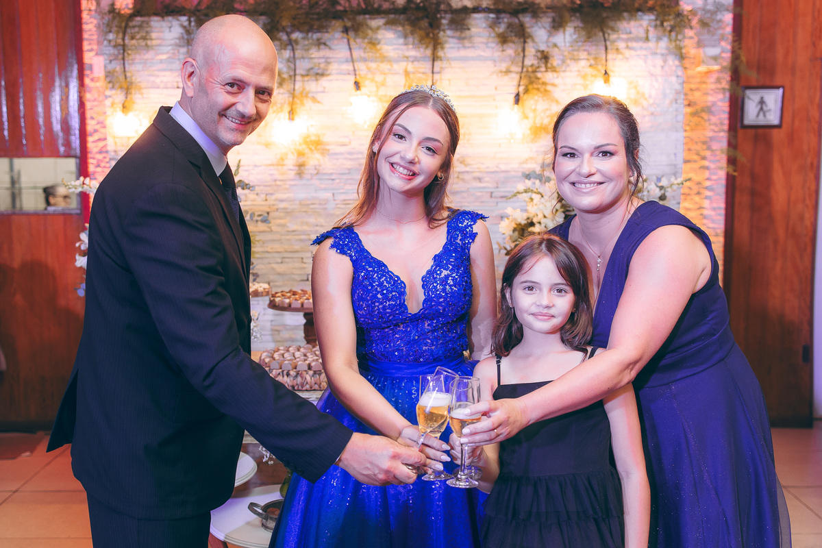 fotografo pelotas, fabiano rosa, festa  15 anos, xv anos, Espaço Eventos, estúdio fotografico, moda, vestido 15 anos, festa 15 , ensaio street, blogueira, debutante, festa, evento, make, maquiagem, festa, xv anos pelotas, making , vestido azul, dourado