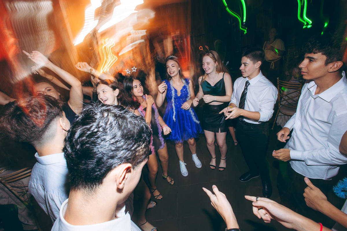 fotografo pelotas, fabiano rosa, festa  15 anos, xv anos, Espaço Eventos, estúdio fotografico, moda, vestido 15 anos, festa 15 , ensaio street, blogueira, debutante, festa, evento, make, maquiagem, festa, xv anos pelotas, making , vestido azul, dourado