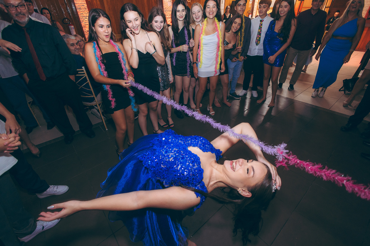 fotografo pelotas, fabiano rosa, festa  15 anos, xv anos, Espaço Eventos, estúdio fotografico, moda, vestido 15 anos, festa 15 , ensaio street, blogueira, debutante, festa, evento, make, maquiagem, festa, xv anos pelotas, making , vestido azul, dourado