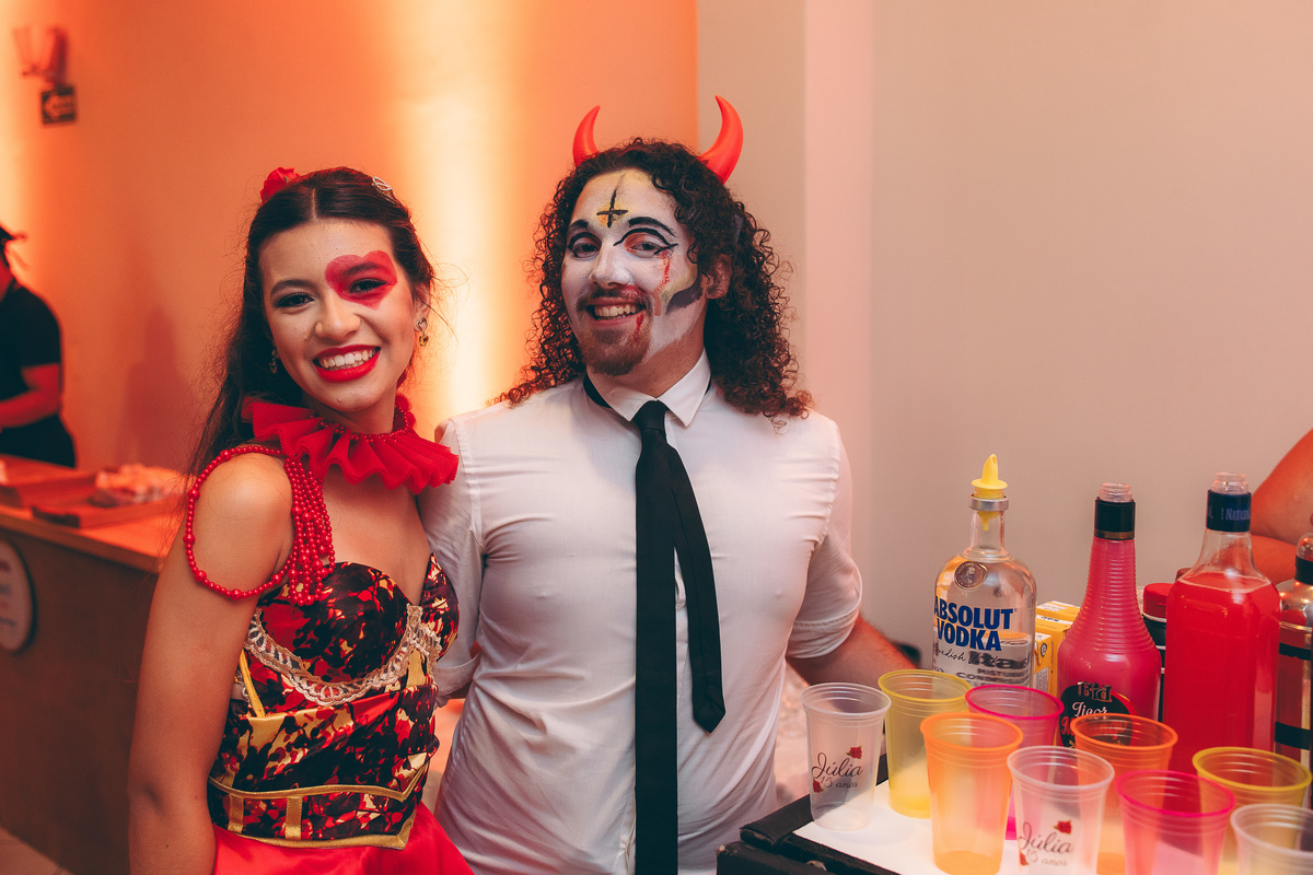 fotografo pelotas, fabiano rosa, ensaio  15 anos, xv anos, Pour Toi, estúdio, moda, vestido 15 anos, festa 15, decoração dourada, temático, debutante, festa luxo, evento, make, maquiagem, festa, xv anos pelotas, making , vestido amarelo vermelho dourado