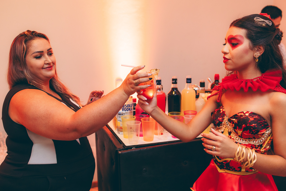 fotografo pelotas, fabiano rosa, ensaio  15 anos, xv anos, Pour Toi, estúdio, moda, vestido 15 anos, festa 15, decoração dourada, temático, debutante, festa luxo, evento, make, maquiagem, festa, xv anos pelotas, making , vestido amarelo vermelho dourado