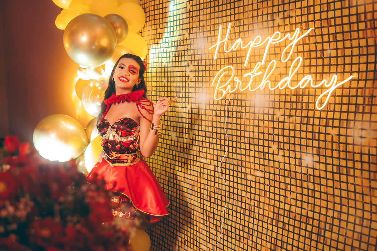 fotografo pelotas, fabiano rosa, ensaio  15 anos, xv anos, Pour Toi, estúdio, moda, vestido 15 anos, festa 15, decoração dourada, temático, debutante, festa luxo, evento, make, maquiagem, festa, xv anos pelotas, making , vestido amarelo vermelho dourado