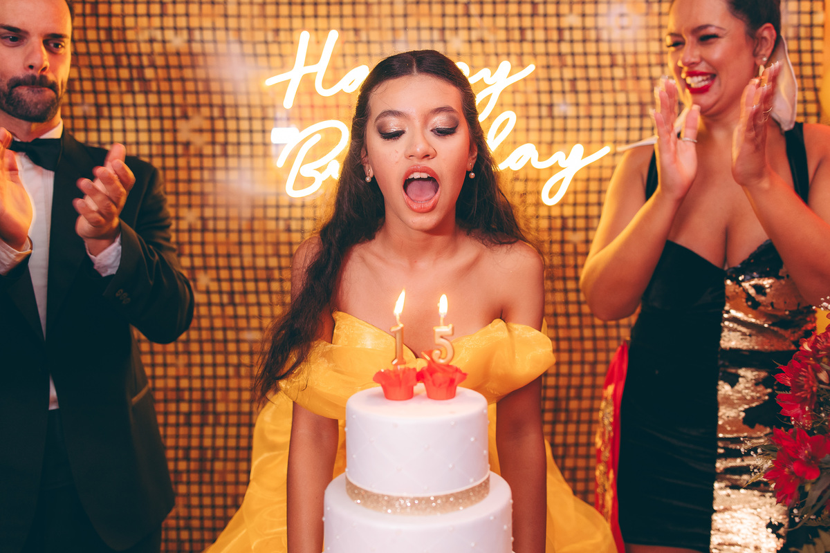 fotografo pelotas, fabiano rosa, ensaio  15 anos, xv anos, Pour Toi, estúdio, moda, vestido 15 anos, festa 15, decoração dourada, temático, debutante, festa luxo, evento, make, maquiagem, festa, xv anos pelotas, making , vestido amarelo vermelho dourado