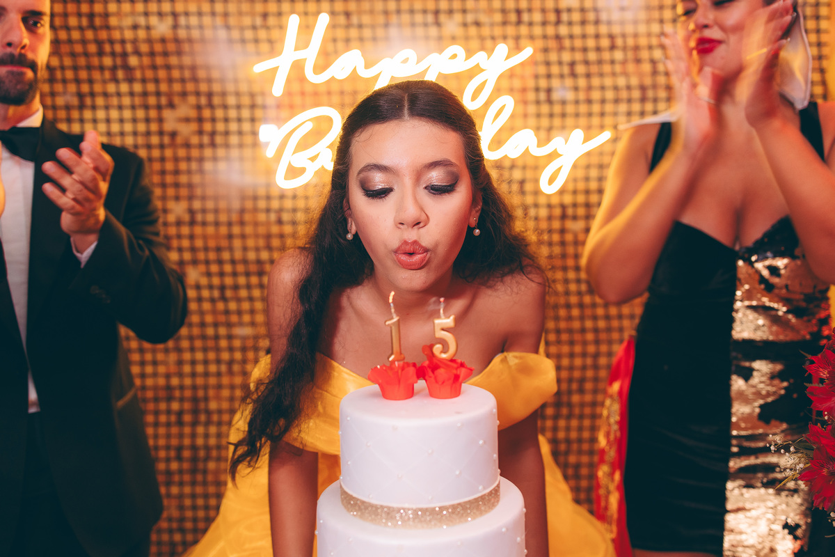 fotografo pelotas, fabiano rosa, ensaio  15 anos, xv anos, Pour Toi, estúdio, moda, vestido 15 anos, festa 15, decoração dourada, temático, debutante, festa luxo, evento, make, maquiagem, festa, xv anos pelotas, making , vestido amarelo vermelho dourado