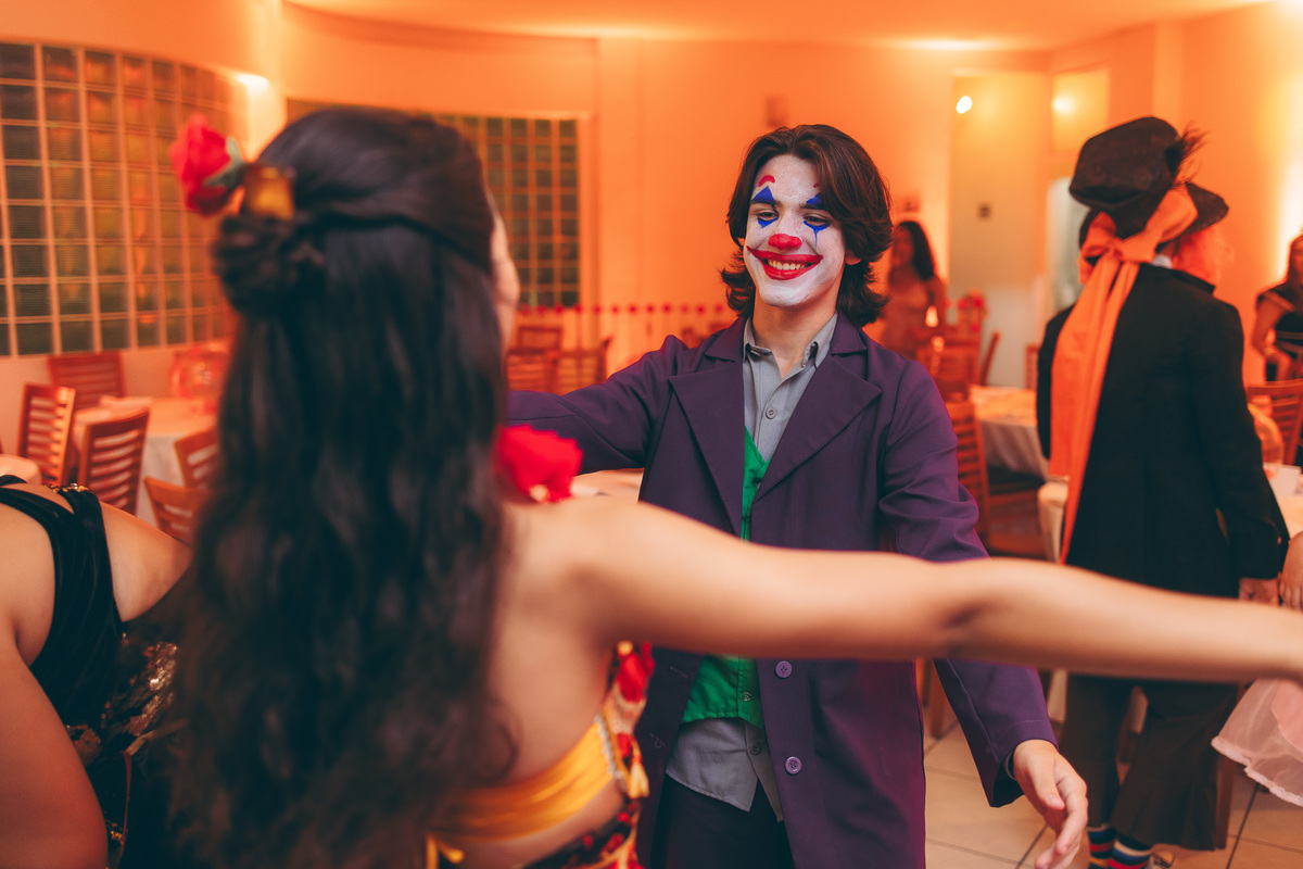 fotografo pelotas, fabiano rosa, ensaio  15 anos, xv anos, Pour Toi, estúdio, moda, vestido 15 anos, festa 15, decoração dourada, temático, debutante, festa luxo, evento, make, maquiagem, festa, xv anos pelotas, making , vestido amarelo vermelho dourado