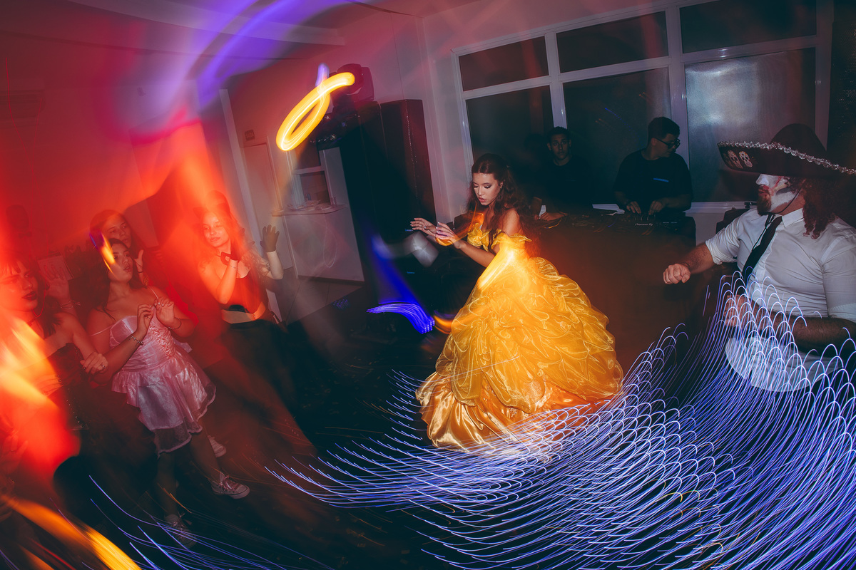 fotografo pelotas, fabiano rosa, ensaio  15 anos, xv anos, Pour Toi, estúdio, moda, vestido 15 anos, festa 15, decoração dourada, temático, debutante, festa luxo, evento, make, maquiagem, festa, xv anos pelotas, making , vestido amarelo vermelho dourado