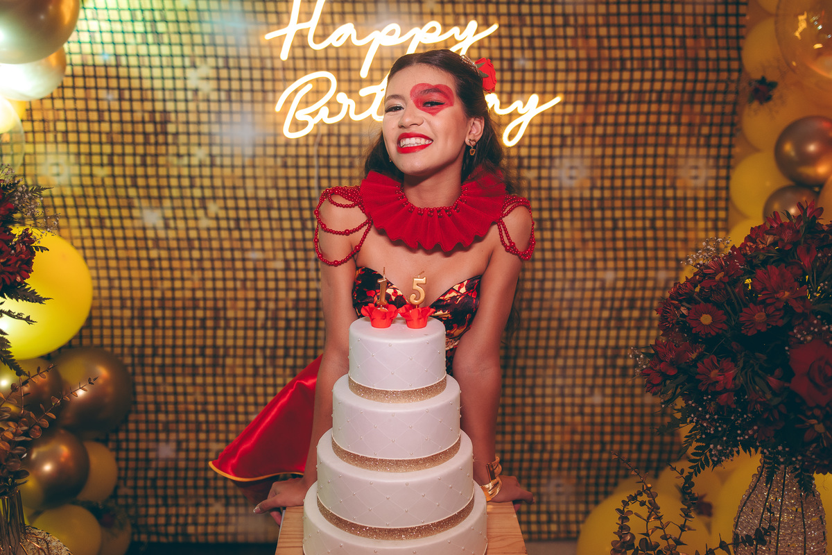 fotografo pelotas, fabiano rosa, ensaio  15 anos, xv anos, Pour Toi, estúdio, moda, vestido 15 anos, festa 15, decoração dourada, temático, debutante, festa luxo, evento, make, maquiagem, festa, xv anos pelotas, making , vestido amarelo vermelho dourado